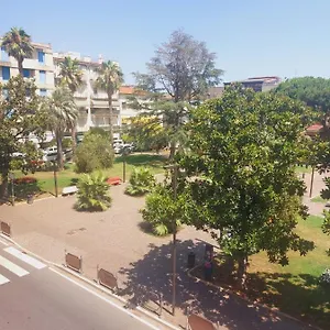 https://la-casina-di-follonica.it-tuscanyhotel.com